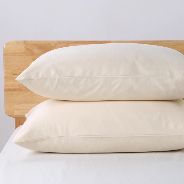 Bílý povlak na polštář